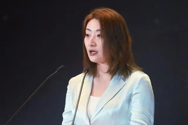42岁宗馥莉接任娃哈哈电商执行董事，已在上百家企业任职